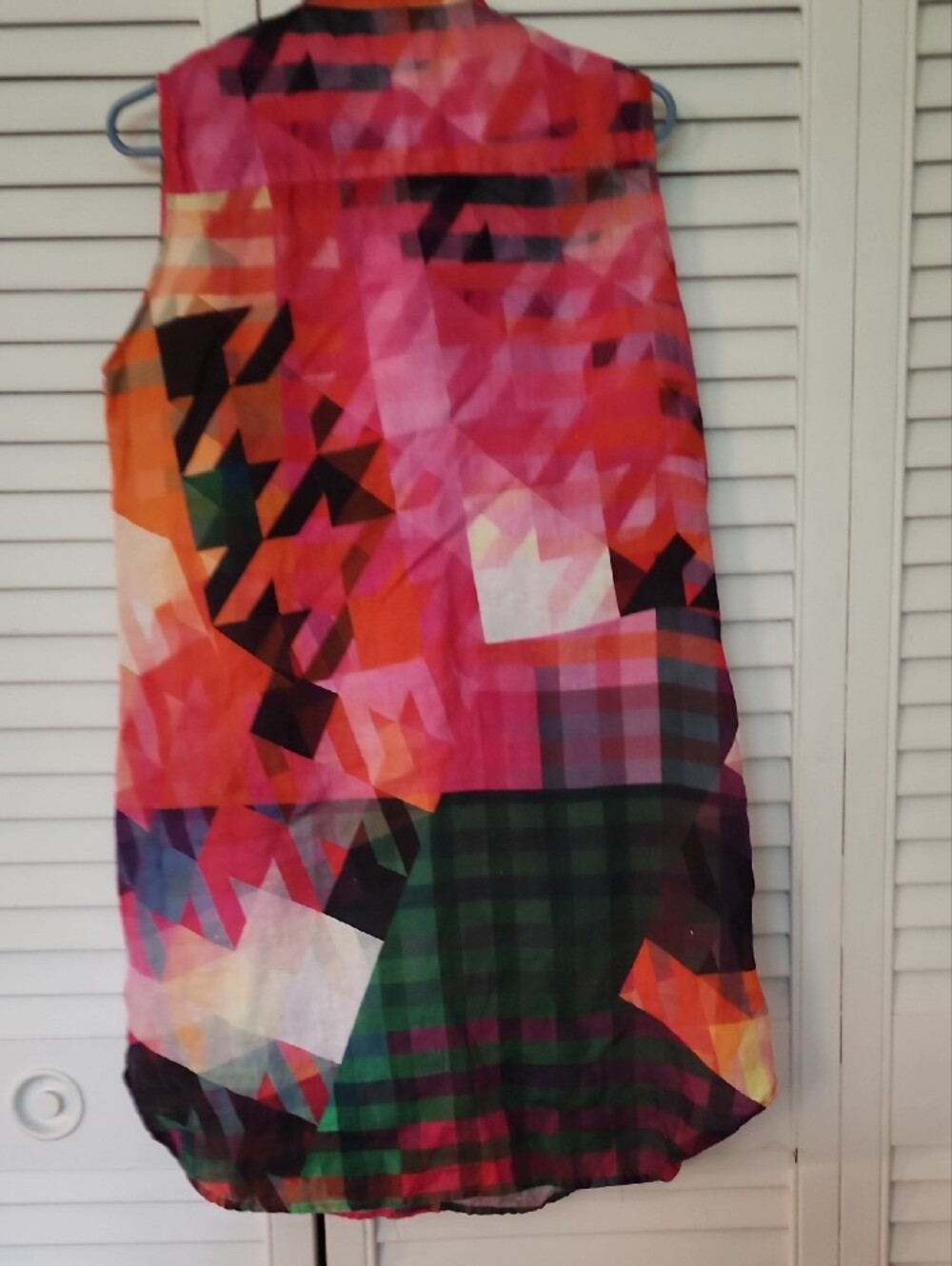 Linen Sleeveless Multicolor Geometric Button-Front Top - Picture 4 of 6